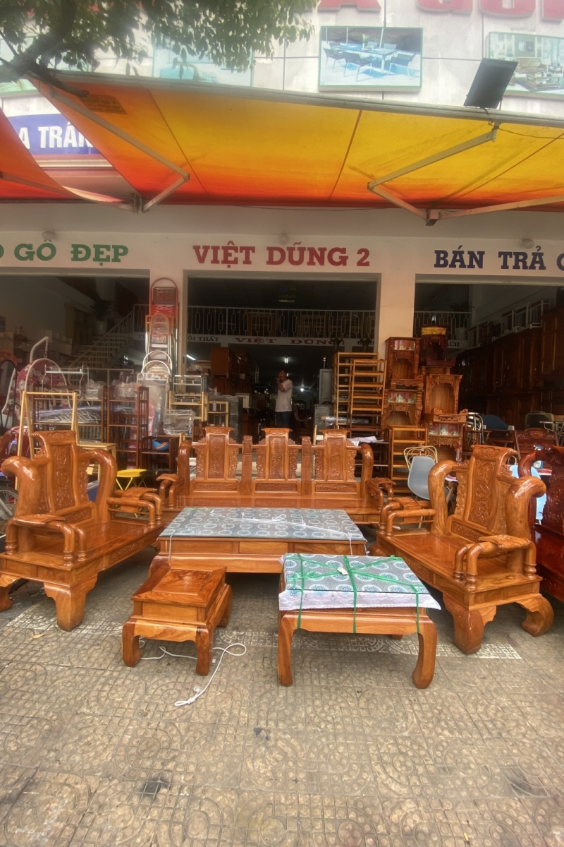 SALON TẦN THUỶ HOÀNG